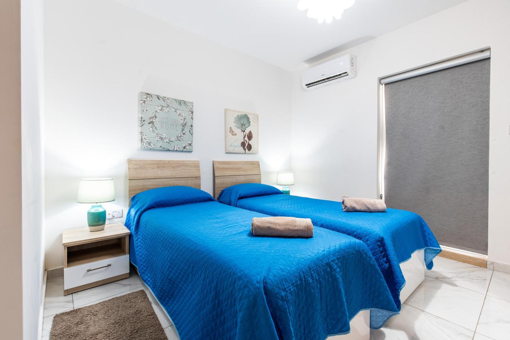 Poseidon Court Penthouse Superior Apartment เซนต์พอลส์เบย์ ภายนอก รูปภาพ