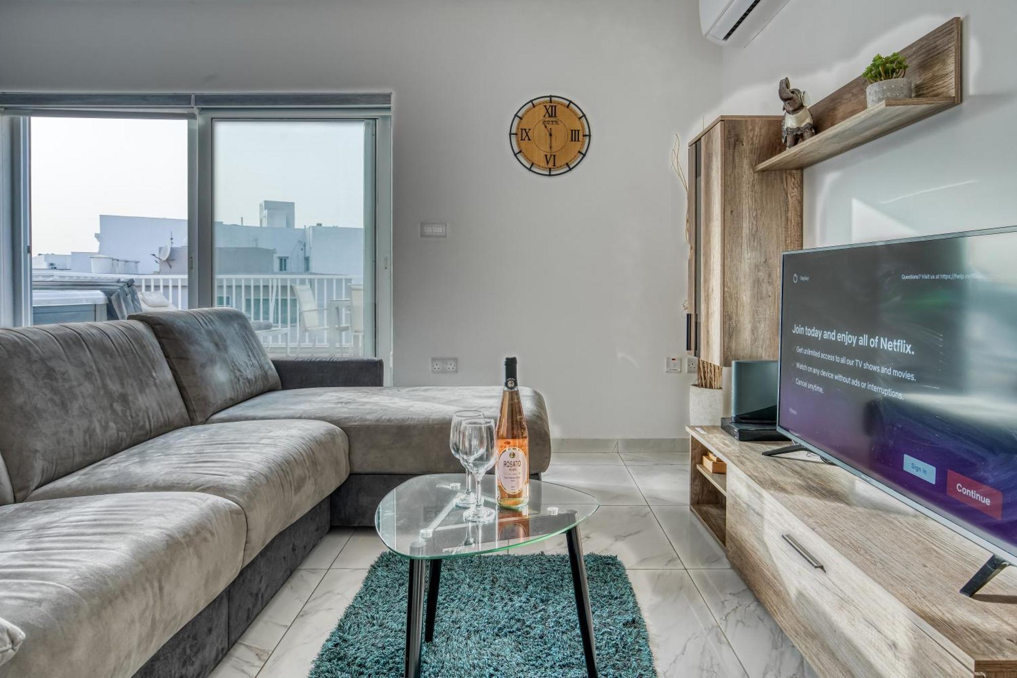 Poseidon Court Penthouse Superior Apartment เซนต์พอลส์เบย์ ภายนอก รูปภาพ