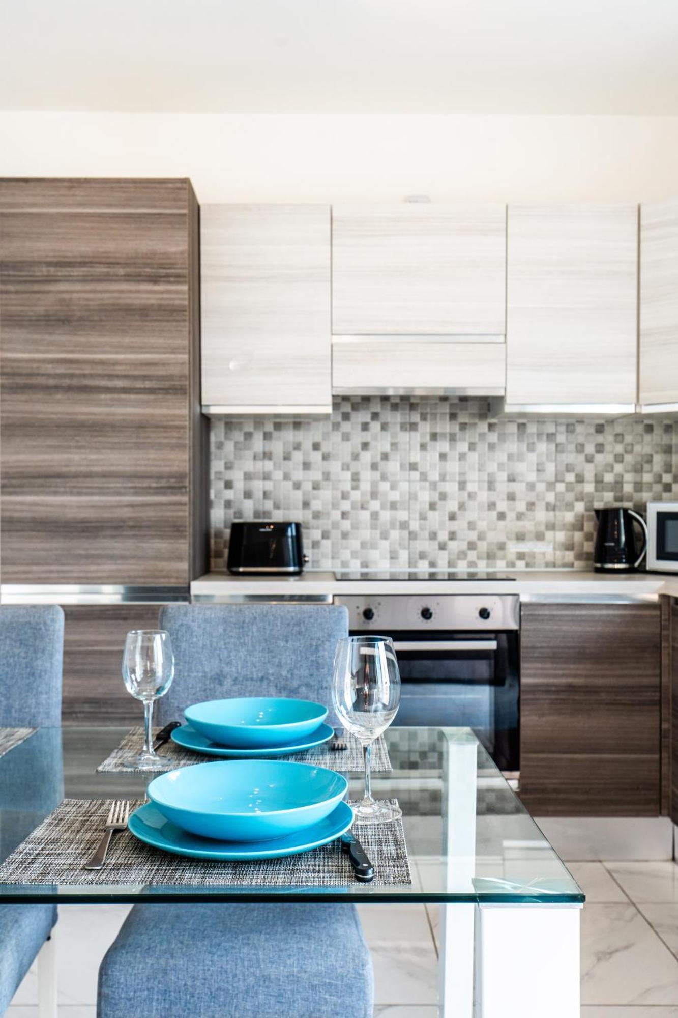Poseidon Court Penthouse Superior Apartment เซนต์พอลส์เบย์ ภายนอก รูปภาพ