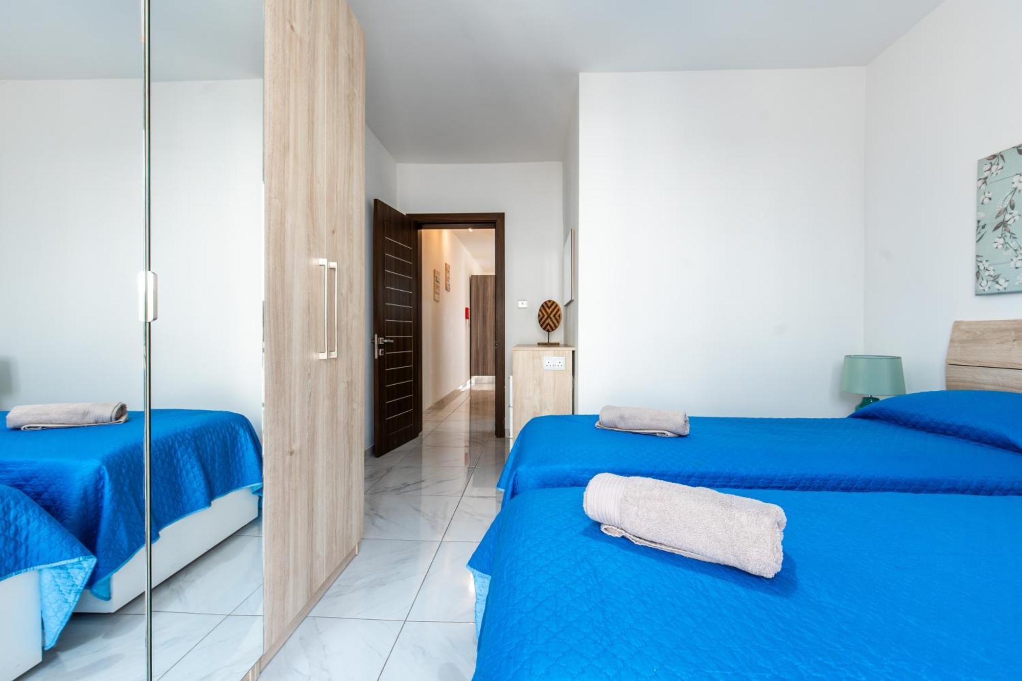 Poseidon Court Penthouse Superior Apartment เซนต์พอลส์เบย์ ภายนอก รูปภาพ
