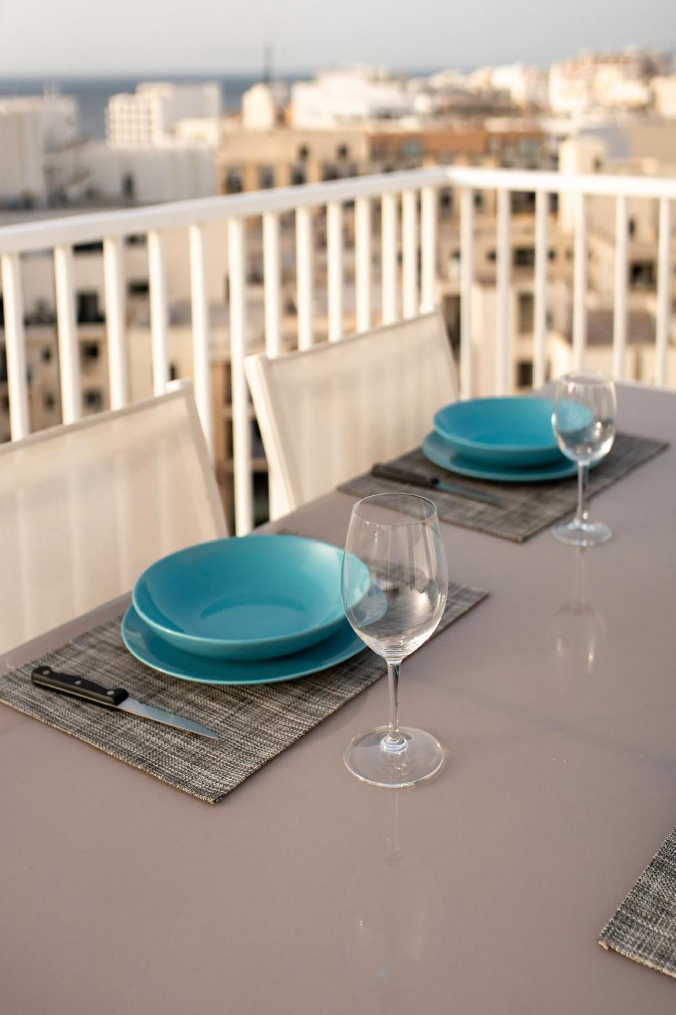 Poseidon Court Penthouse Superior Apartment เซนต์พอลส์เบย์ ภายนอก รูปภาพ