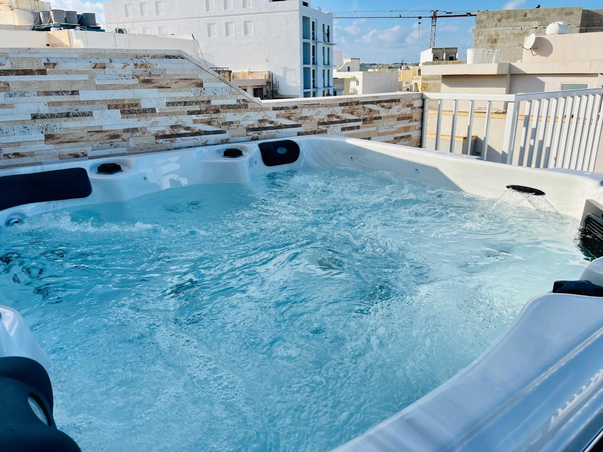 Poseidon Court Penthouse Superior Apartment เซนต์พอลส์เบย์ ภายนอก รูปภาพ